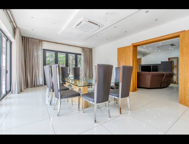 5 BEDROOM HOUSE FOR SALE IN HOUGHTON ESTATE